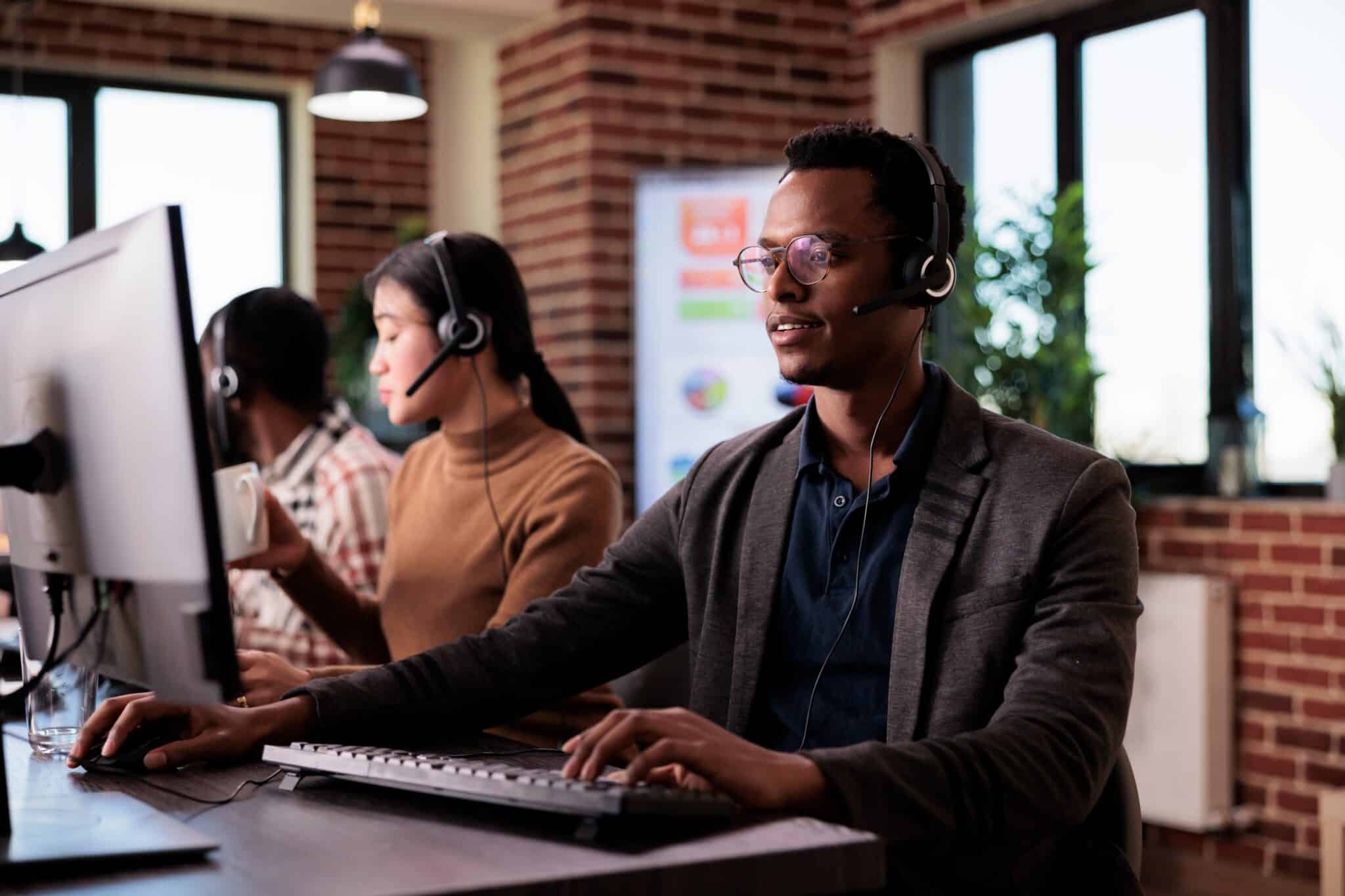 IT helpline employee providing support.